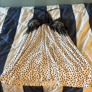Victoria’s Secret Black and White Heart Print Nighty - Size Large